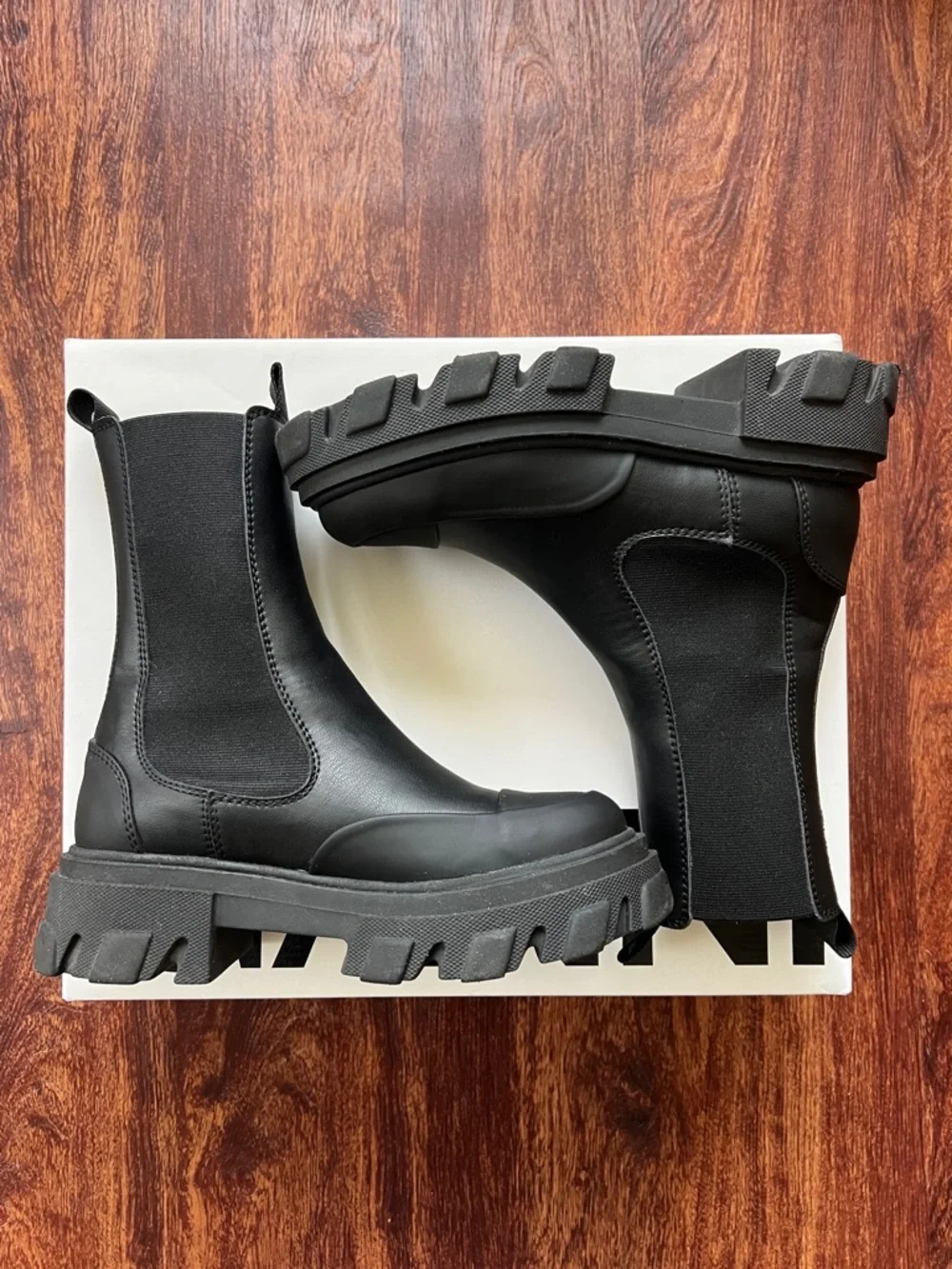 Ganni | Cleated Mid Chelsea Boots in Black | Size 7/37 | Excellent Condition - Picture 1 of 5